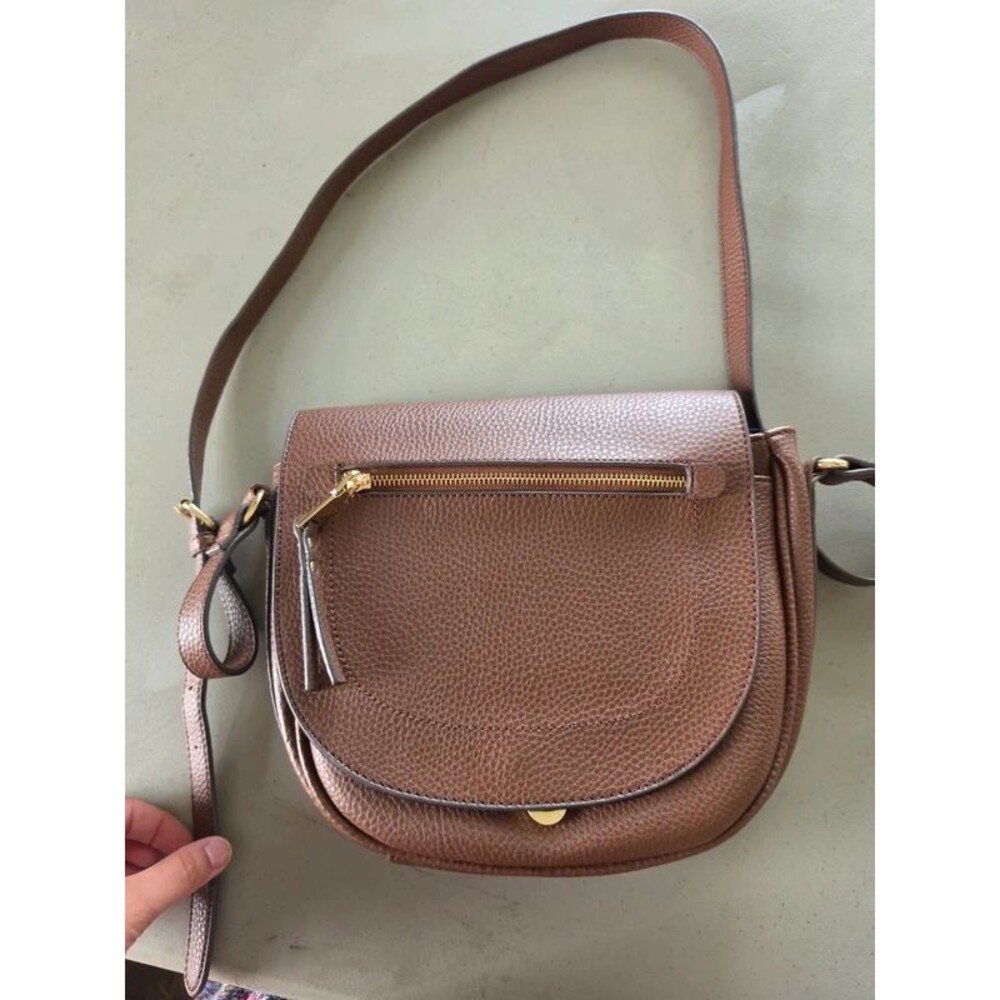 Jaclyn Smith purse